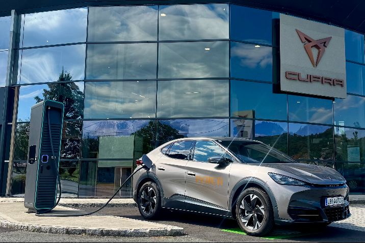Hypercharger Fahrmilie Paier Tavascan CUPRA